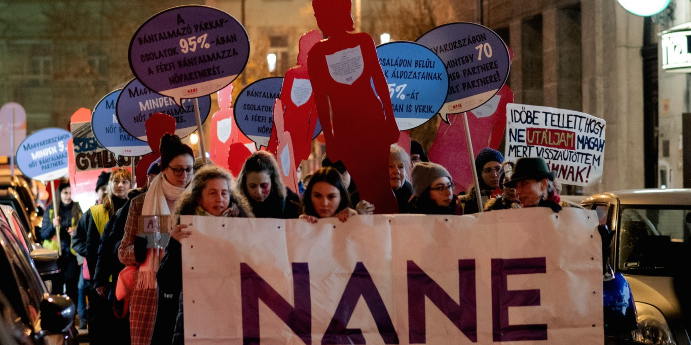 Women protesting in the street while holding banderolas